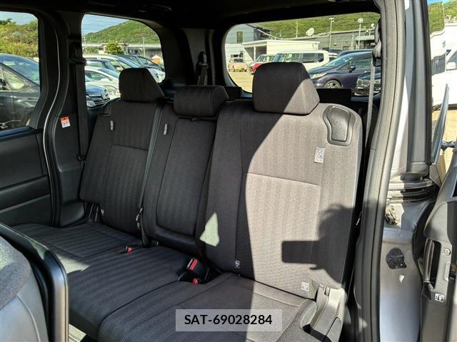 Toyota VOXY 2023-07 8728326-4