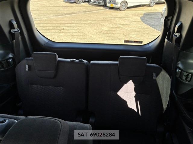 Toyota VOXY 2023-07 8728326-5