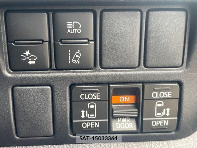 Toyota VOXY 2018-05 8728375-4