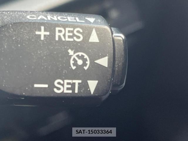 Toyota VOXY 2018-05 8728375-5