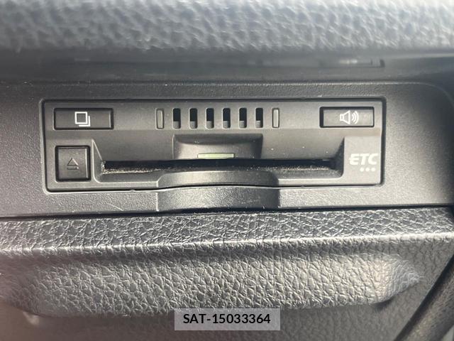 Toyota VOXY 2018-05 8728375-6