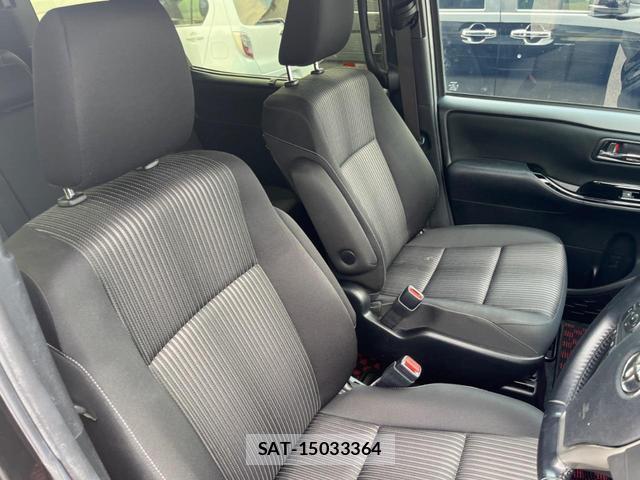 Toyota VOXY 2018-05 8728375-9