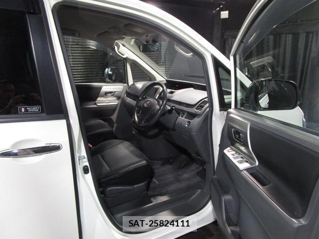 Toyota VOXY 2009-06 8728628-12