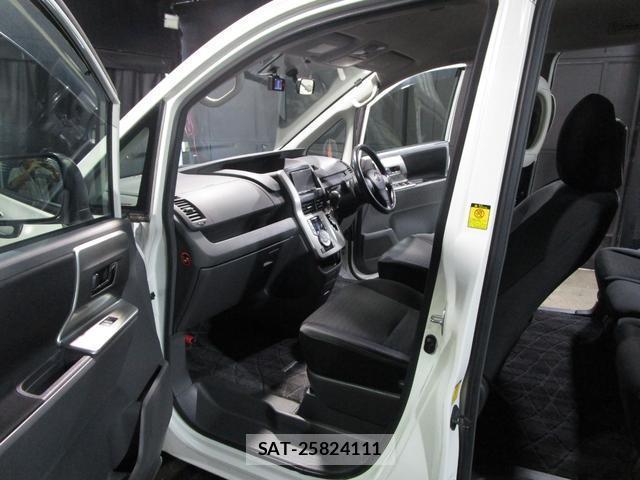 Toyota VOXY 2009-06 8728628-16