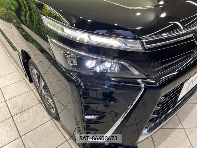Toyota VOXY 2021-04 8728655-12