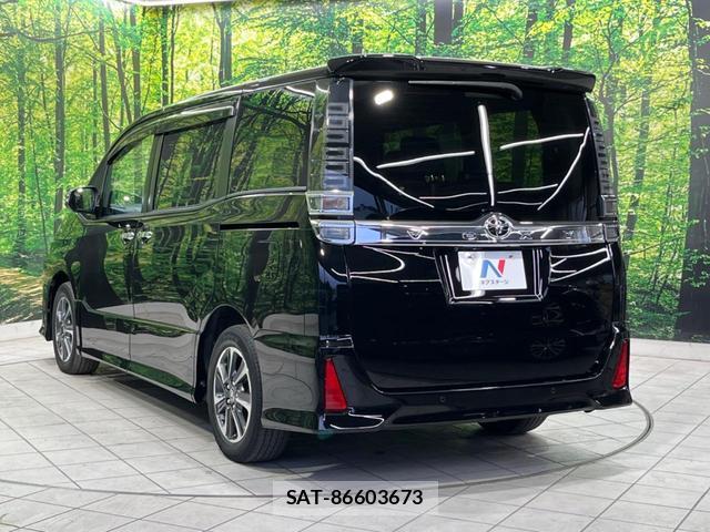 Toyota VOXY 2021-04 8728655-17