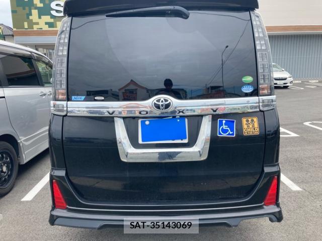Toyota VOXY 2014-02 8728707-13