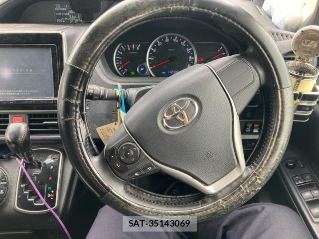 Toyota VOXY 2014-02 8728707-14