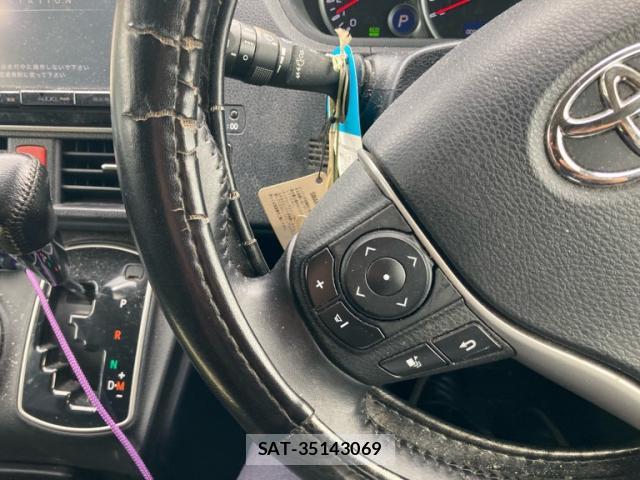 Toyota VOXY 2014-02 8728707-15