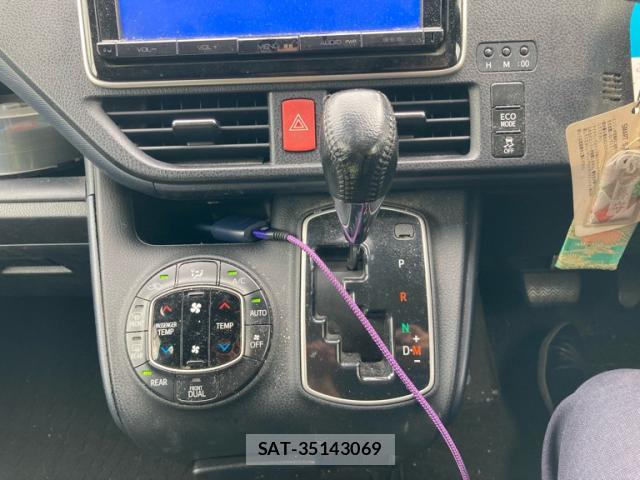 Toyota VOXY 2014-02 8728707-19