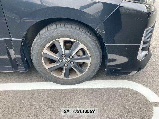 Toyota VOXY 2014-02 8728707-4