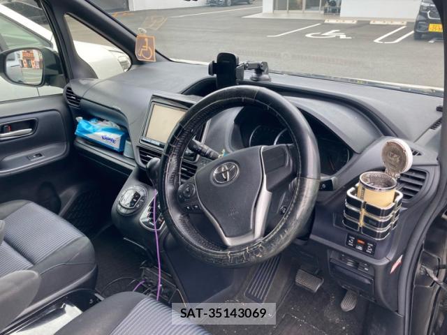Toyota VOXY 2014-02 8728707-6