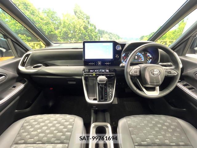 Toyota VOXY 2023-02 8728746-1