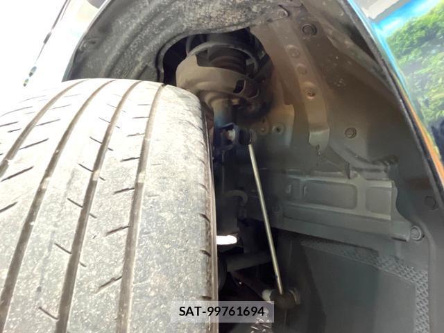 Toyota VOXY 2023-02 8728746-12