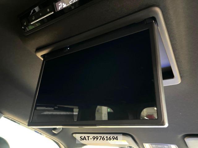Toyota VOXY 2023-02 8728746-3