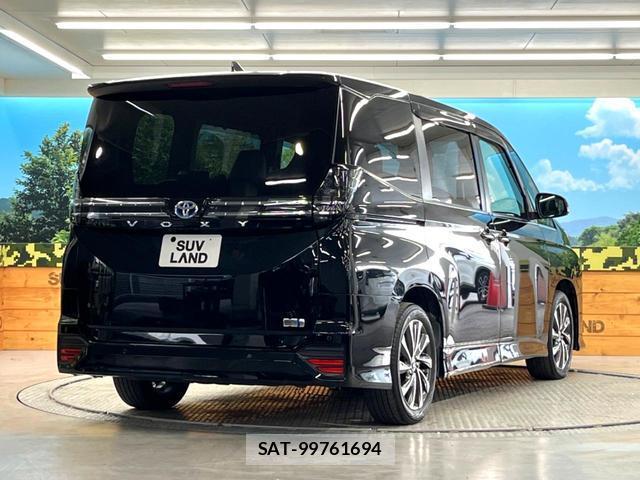 Toyota VOXY 2023-02 8728746-9