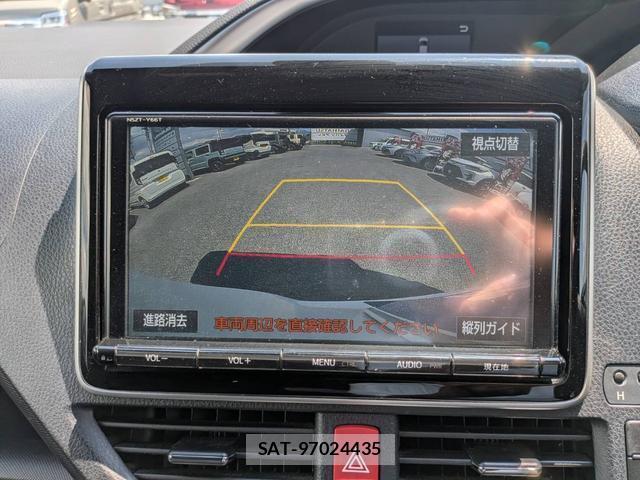 Toyota VOXY 2018-04 8728758-13