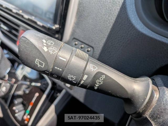 Toyota VOXY 2018-04 8728758-19