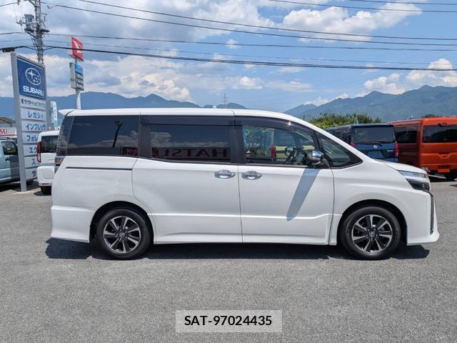 Toyota VOXY 2018-04 8728758-5