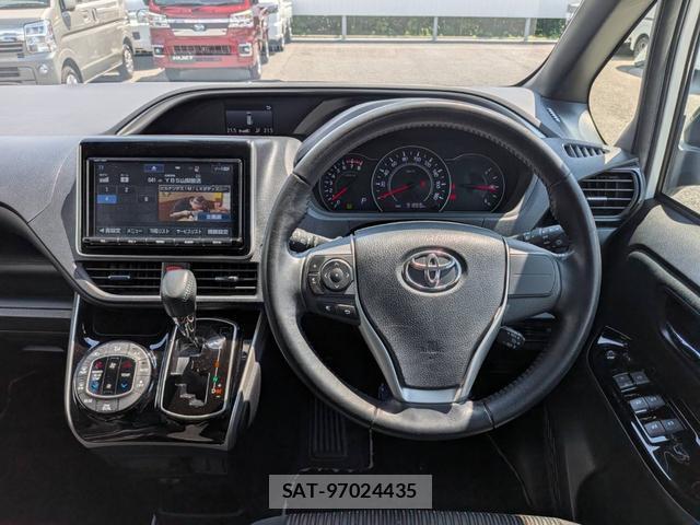 Toyota VOXY 2018-04 8728758-6