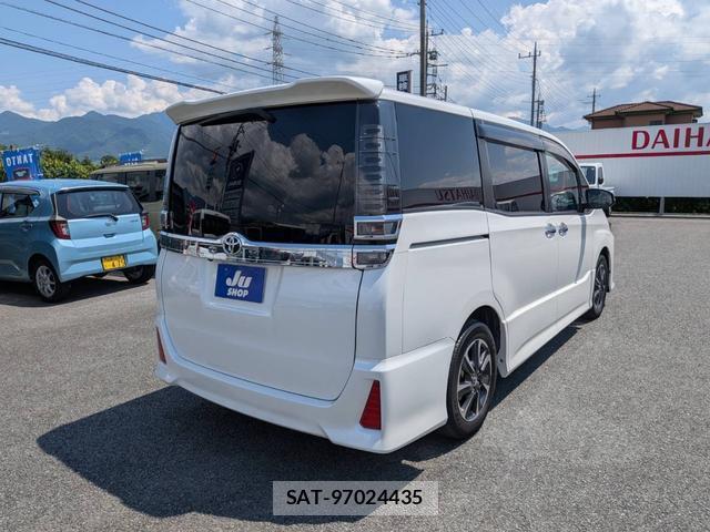 Toyota VOXY 2018-04 8728758-8