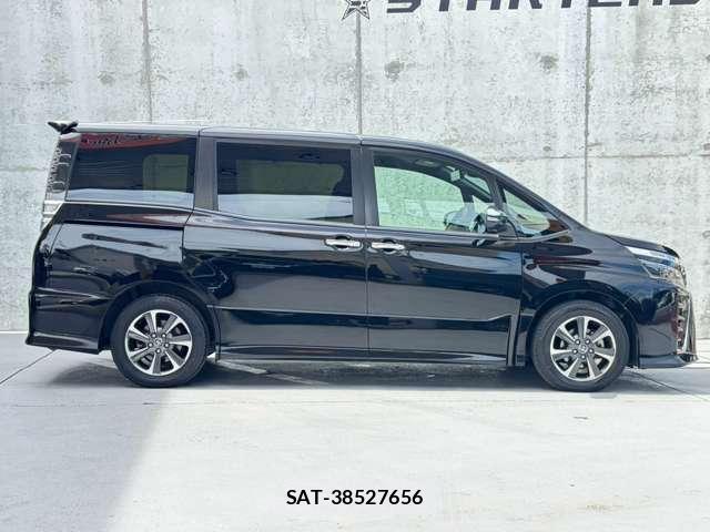 Toyota VOXY 2018-05 8728939-1
