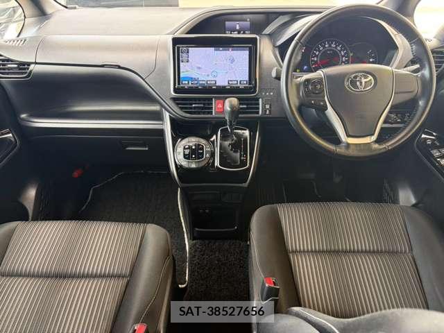 Toyota VOXY 2018-05 8728939-3