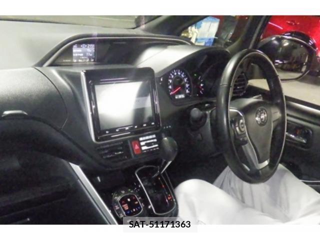 Toyota VOXY 2021-05 8729149-2