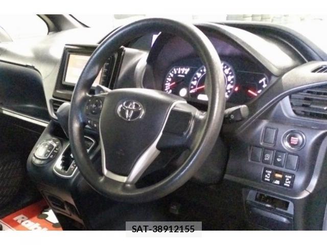 Toyota VOXY 2014 8729185-2
