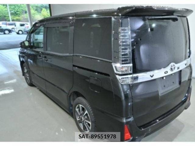 Toyota VOXY 2017-07 8729241-1