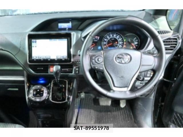 Toyota VOXY 2017-07 8729241-2