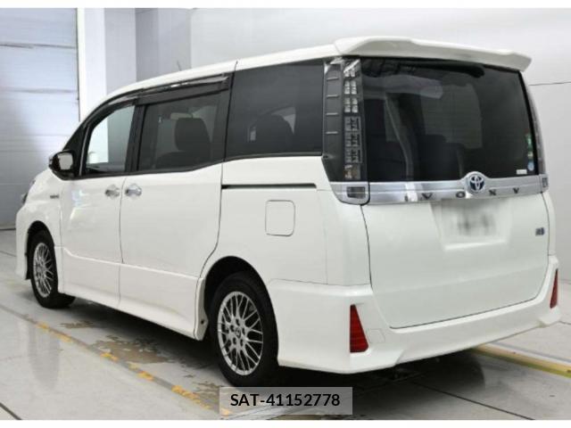 Toyota VOXY 2017-02 8729327-1