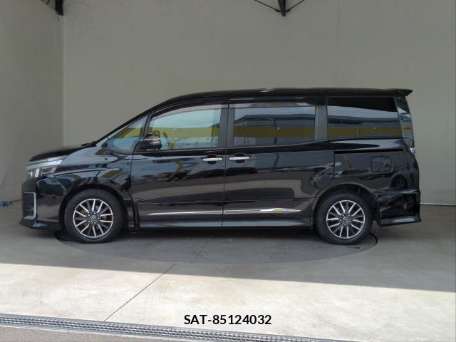 Toyota VOXY 2016-12 8729469-11