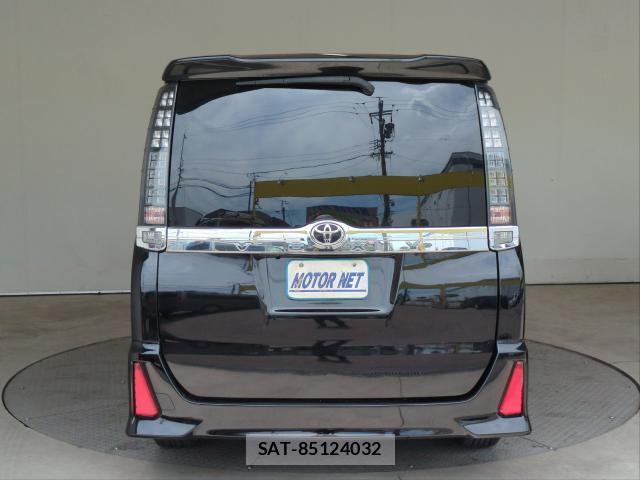 Toyota VOXY 2016-12 8729469-13