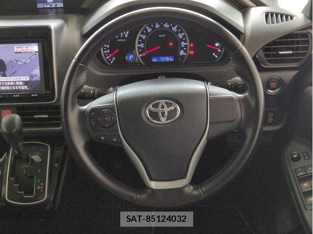 Toyota VOXY 2016-12 8729469-17