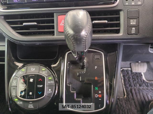 Toyota VOXY 2016-12 8729469-19