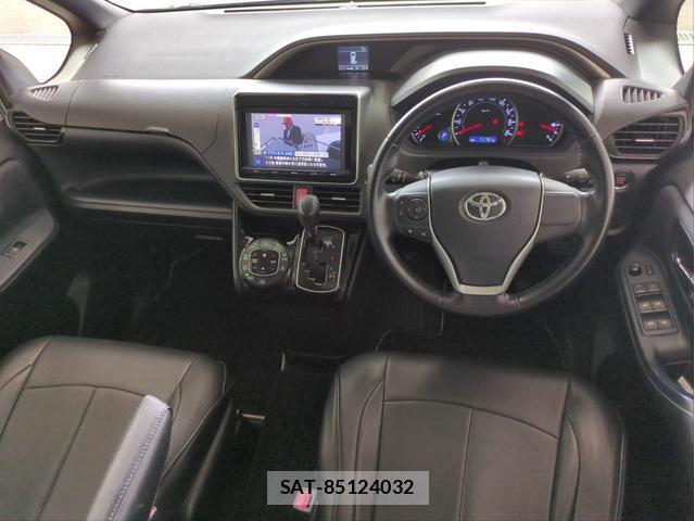 Toyota VOXY 2016-12 8729469-2