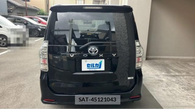 Toyota VOXY 2010-06 8729608-1