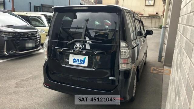 Toyota VOXY 2010-06 8729608-12