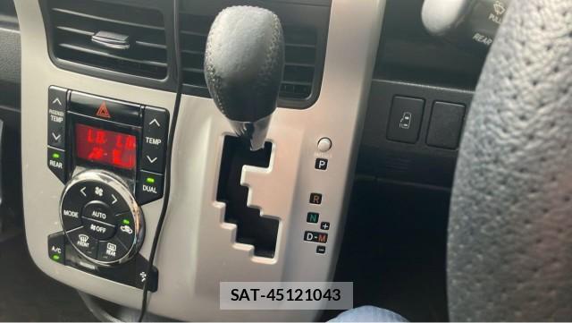 Toyota VOXY 2010-06 8729608-14