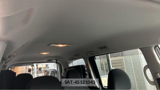 Toyota VOXY 2010-06 8729608-15