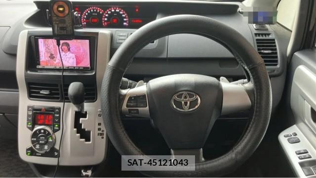 Toyota VOXY 2010-06 8729608-16