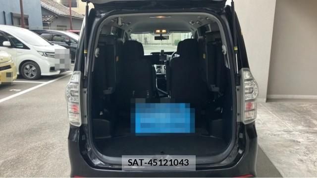 Toyota VOXY 2010-06 8729608-17