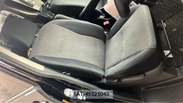 Toyota VOXY 2010-06 8729608-5