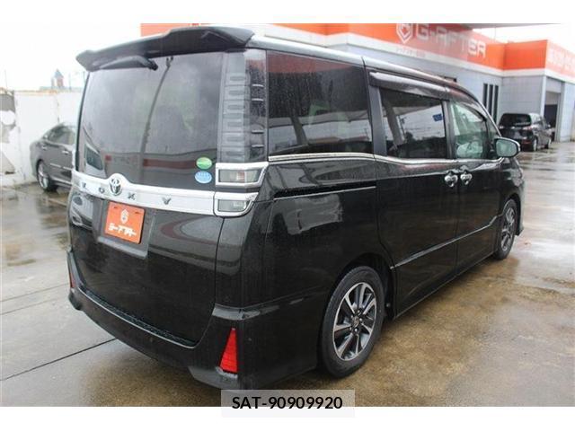 Toyota VOXY 2019-06 8729865-12