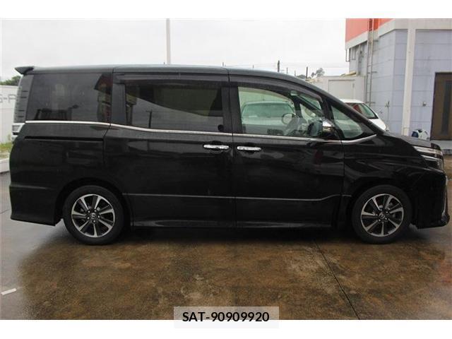 Toyota VOXY 2019-06 8729865-13