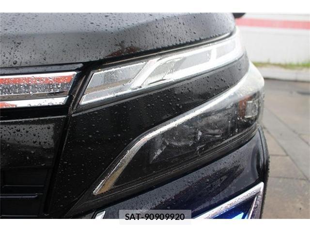 Toyota VOXY 2019-06 8729865-15