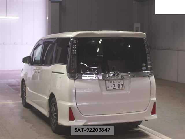 Toyota VOXY 2017-02 8729972-1
