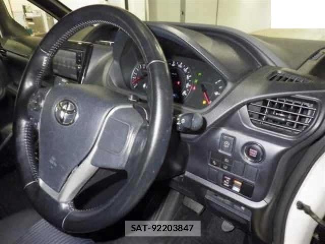 Toyota VOXY 2017-02 8729972-2
