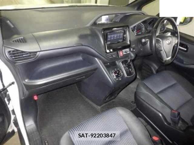 Toyota VOXY 2017-02 8729972-3